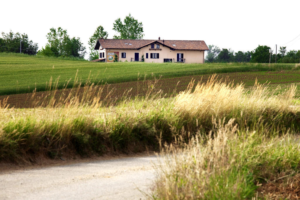 Вілла Cascina Papa Mora Cellarengo Екстер'єр фото